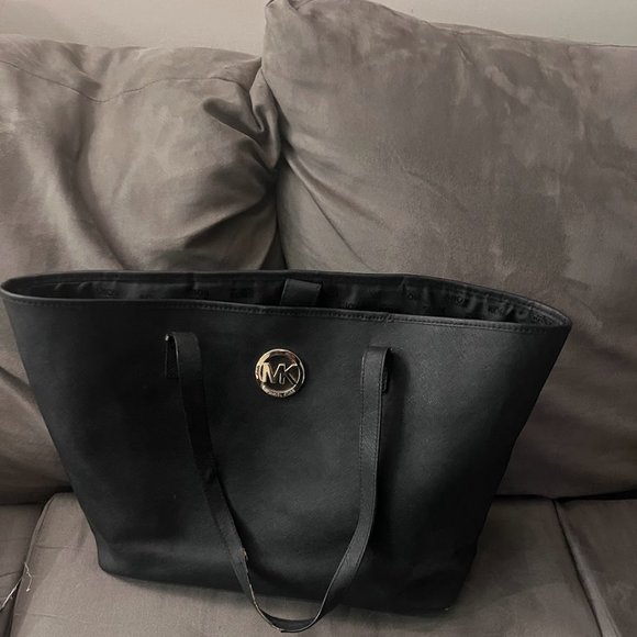 Michael Kors Handbags - Michael Kors Black Leather Tote